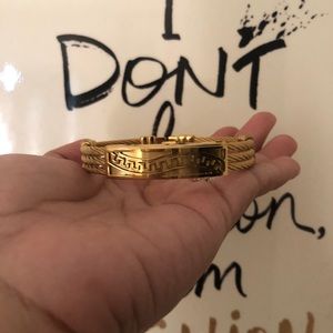 Fashion Bangle Bracelet .